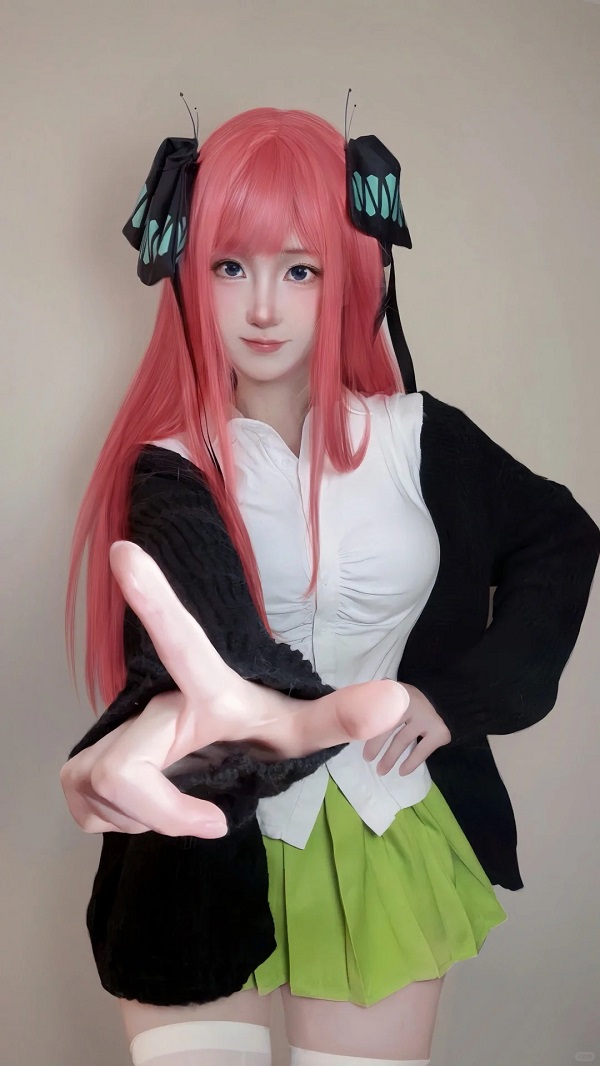 Tạo hình cosplay Nino với filter anime lung linh