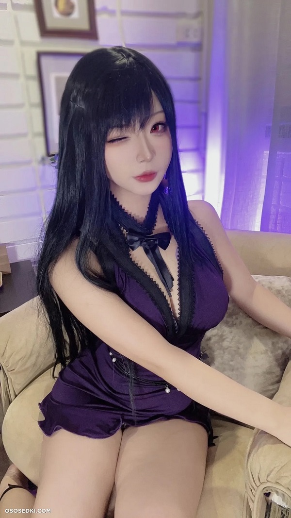 Gương mặt sắc sảo nổi bật qua lớp makeup