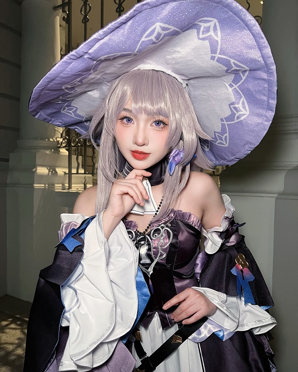 Bối cảnh huyền ảo làm nổi bật nhân vật cosplay
