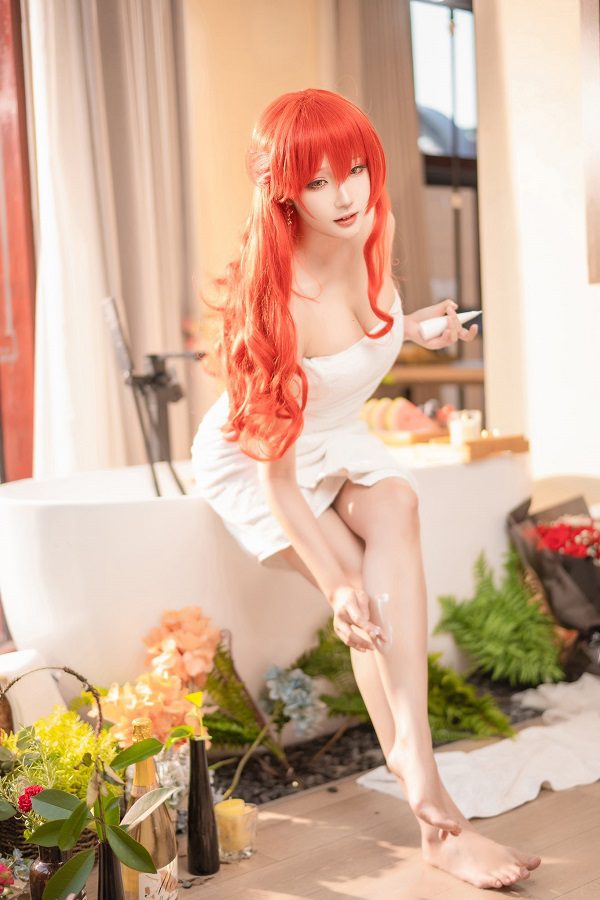 Đôi mắt sâu cuốn người xem vào ánh nhìn
