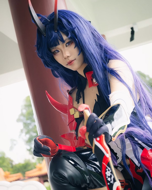 Cảnh cosplay được đầu tư với ánh sáng chuyên nghiệp