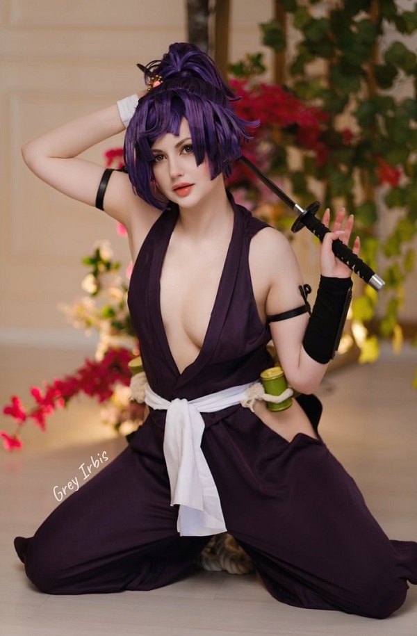 Cosplay Yuzuriha trong tạo hình sắc sảo