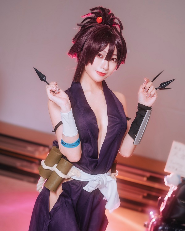 Cosplayer trong tư thế chiến đấu giả định
