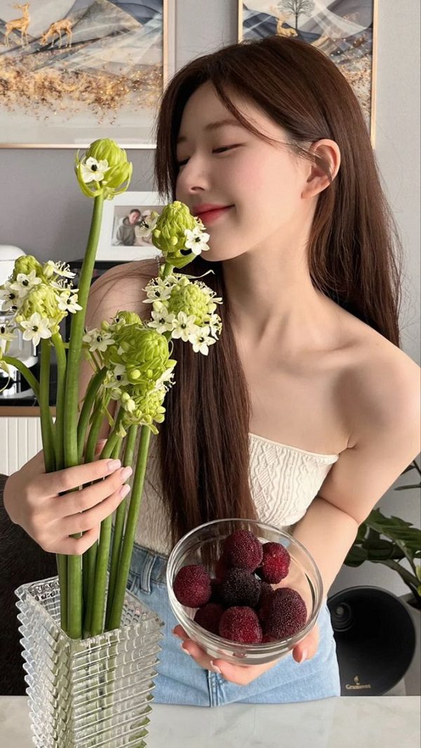 Ảnh gái đẹp cười ngọt ngào khi nhìn vào ống kính