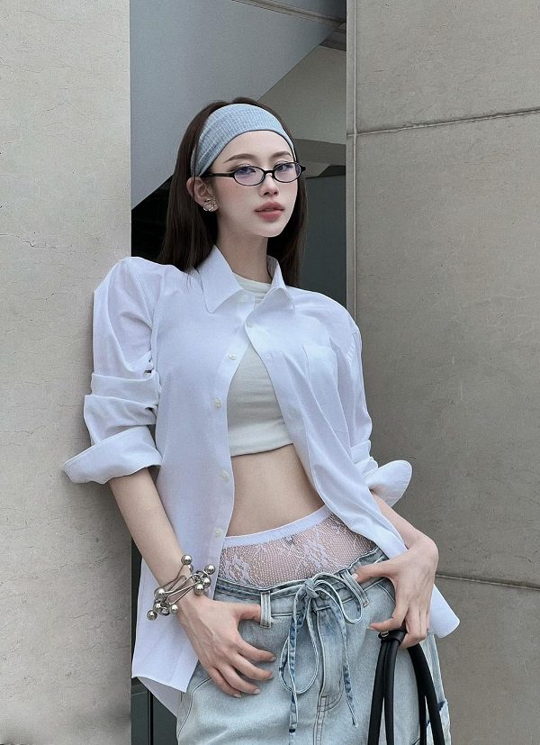Cô nàng mặc váy hoa nhỏ đáng yêu như búp bê