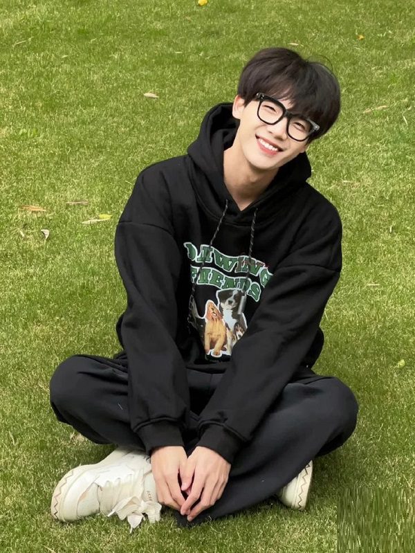 Ảnh chân dung cận mặt trai trẻ 2k10 cute