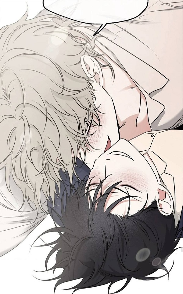 Chàng trai anime ôm gối nghĩ về người kia