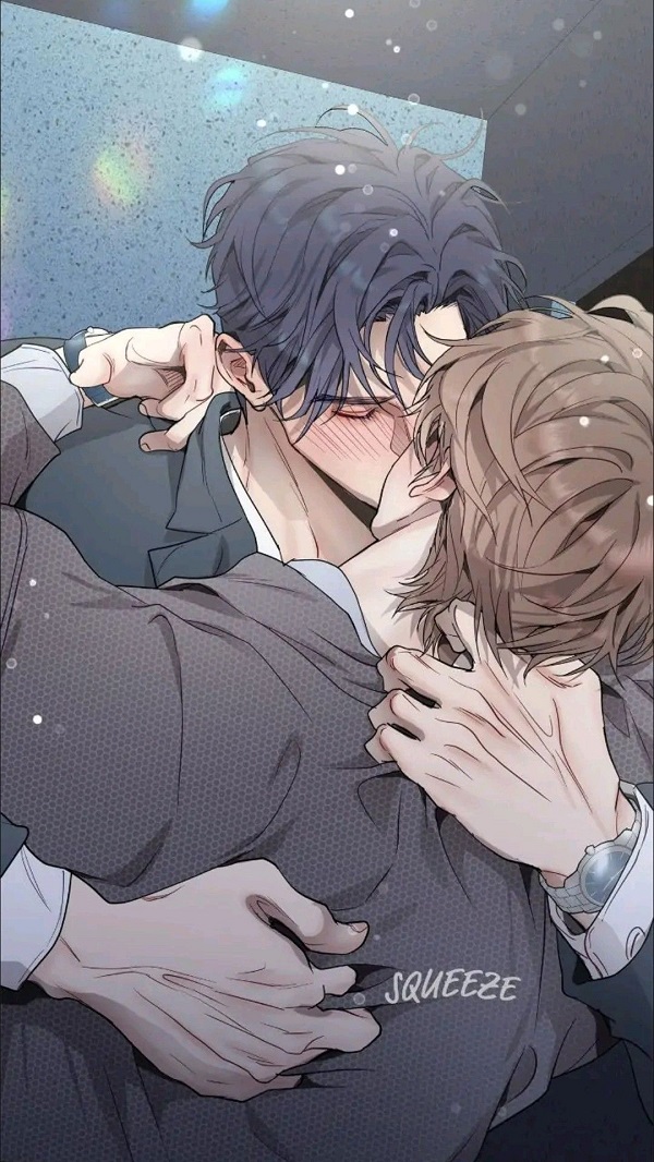 Cặp đôi anime trao nhau cái vỗ vai nhẹ, đầy động viên.