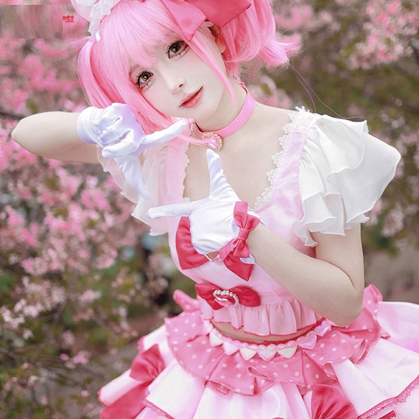Amu Hinamori cosplay nền trắng đơn giản