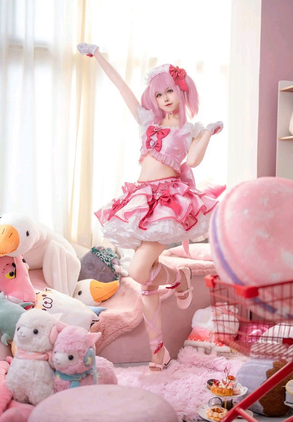 Góc nghiêng thần thánh từ cosplay Amu