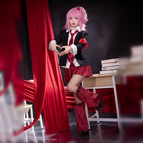 Cosplayer thể hiện ánh mắt đặc trưng của Amu