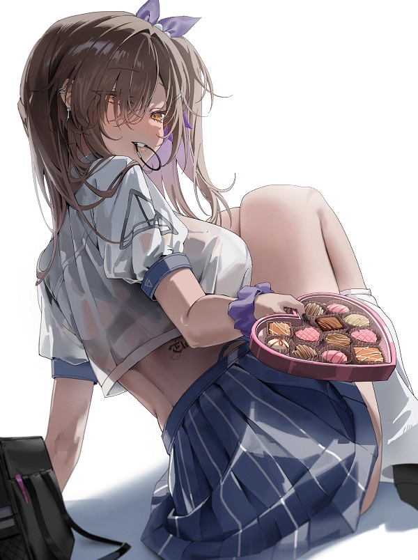 Nhân vật anime váy ngắn thủy thủ, tạo dáng vui tươi.