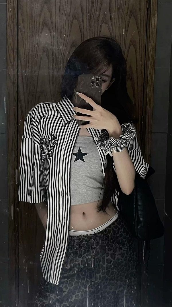Ảnh mạng gái xinh che mặt trong nắng chiều