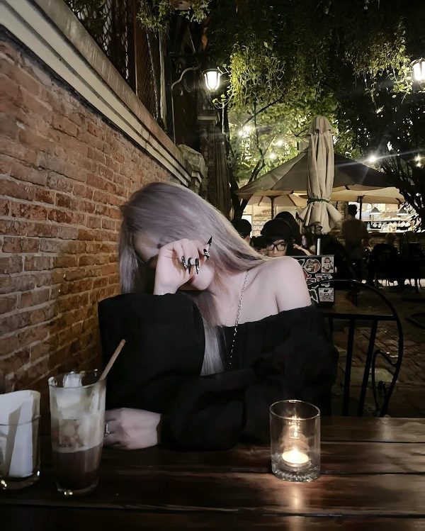 Ảnh girl che mặt buồn