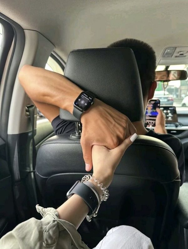 Hình ảnh nắm tay người yêu trên đường đèo