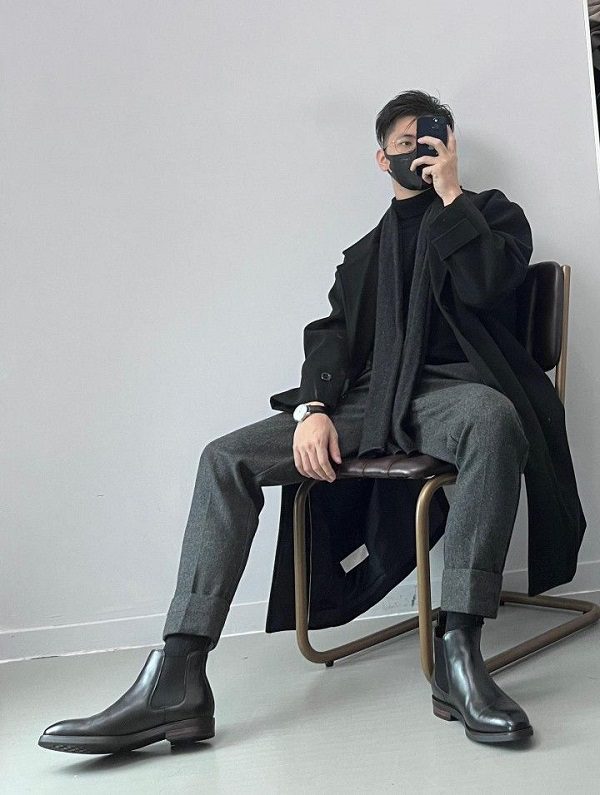 Trai cool ngầu khoác hoodie và khẩu trang
