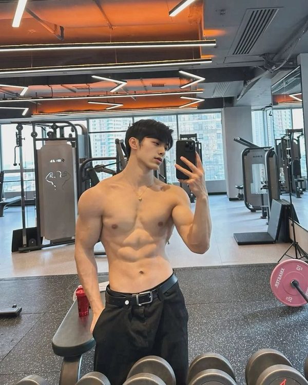 Hình ảnh full body trai đẹp cơ bắp