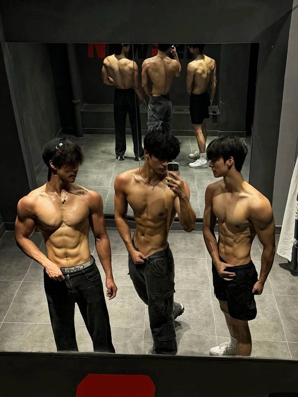 Trai đẹp sáu múi đang tập gymTrai đẹp sáu múi đang tập gym