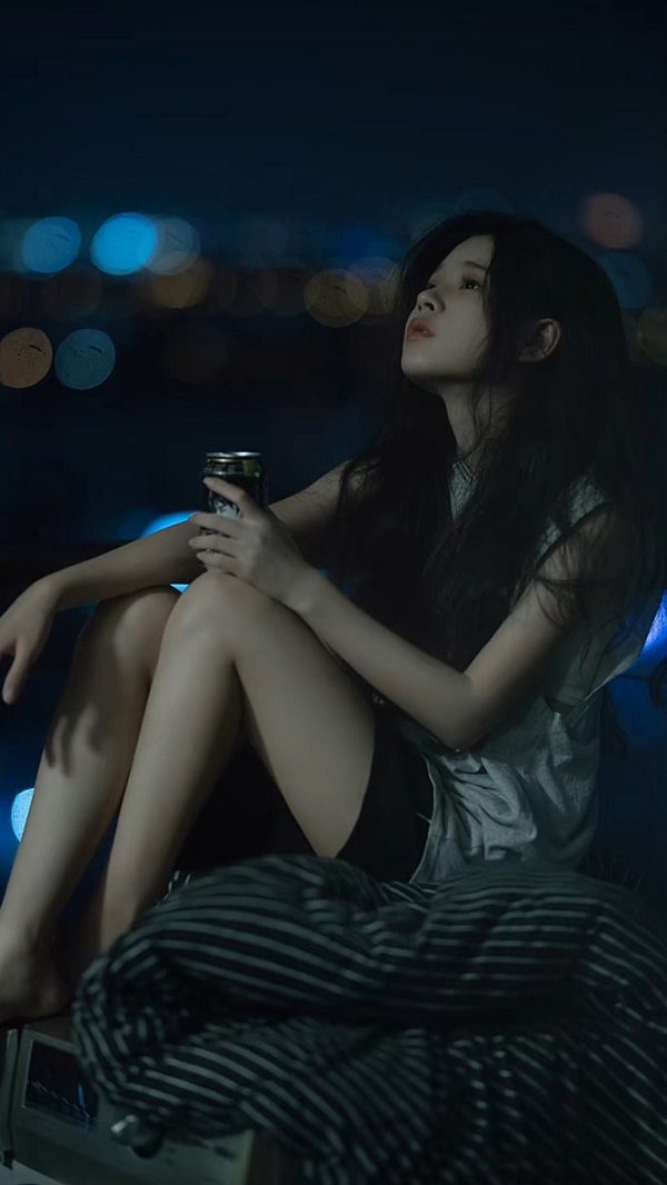 Hình ảnh buồn nữ mang nét đẹp mong manh