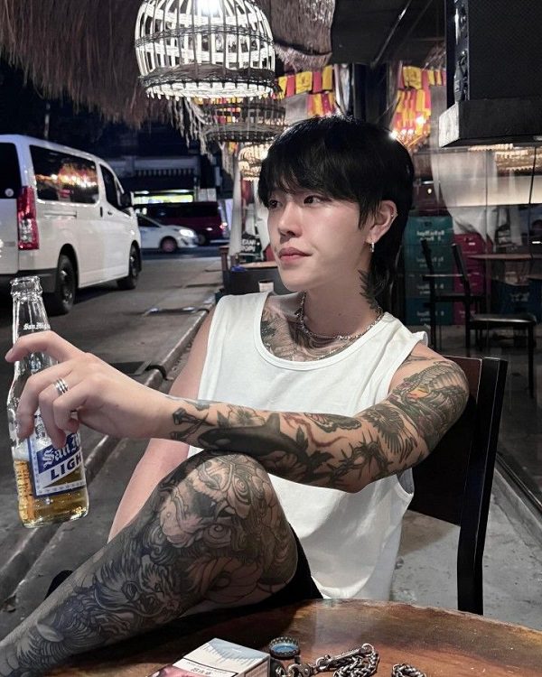 Hình ảnh uống bia chill