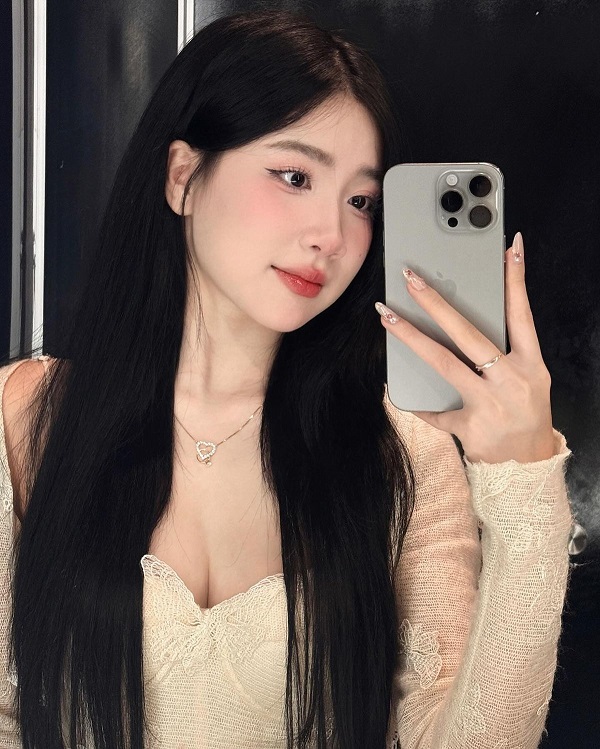 Hình ảnh hot girl Việt với phong cách năng động