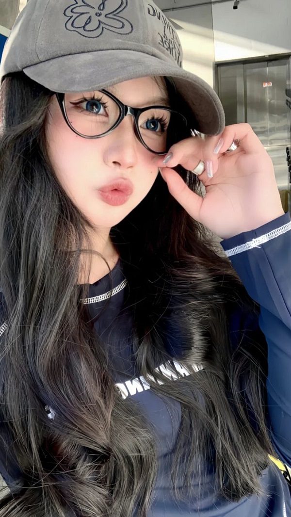 Hình ảnh hot girl Việt Nam phong cách đường phố