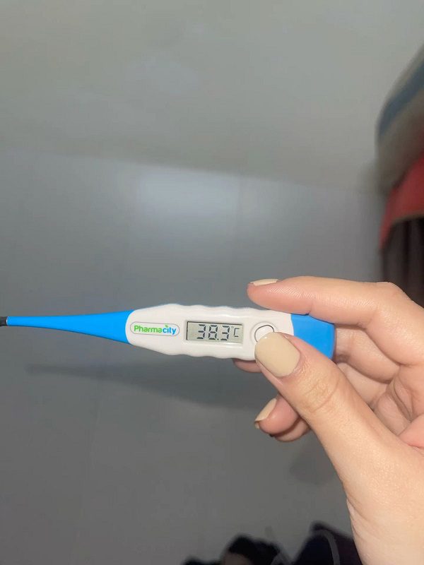 Chiếc cặp nhiệt độ nằm gọn trong lòng bàn tay