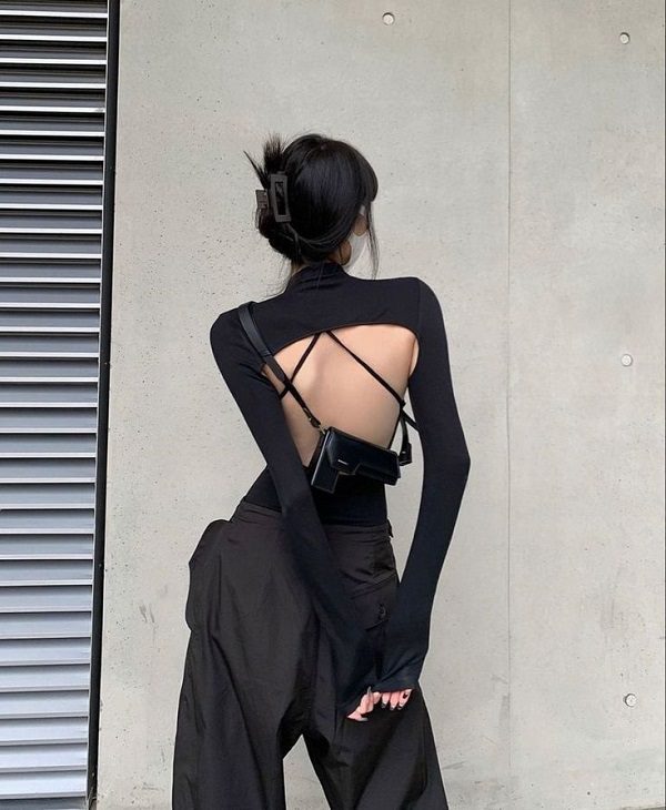 Hình ảnh chụp sau lưng nữ đẹp đầy dịu dàng